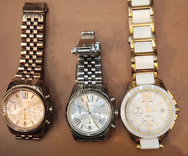 TRIO DE 2 RELÓGIOS MICHAEL KORS E 1 FOLIC