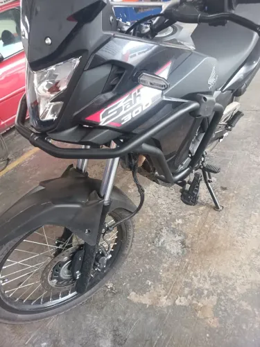 Vendo troco sahara 2026 com 3200 km emplacada até 08 /2027/0km emplacada até 11/ 2027