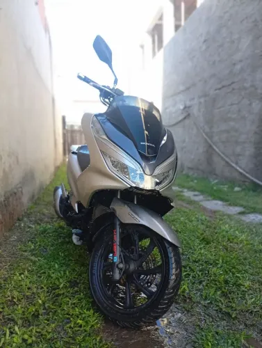 Pcx 2019 muito nova ,só trocar o chicote e andar doc:ok