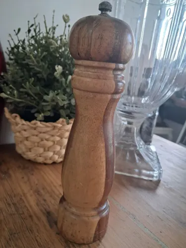 Pimenteiro/Moedor de Sal Hércules em acácia natural e inox