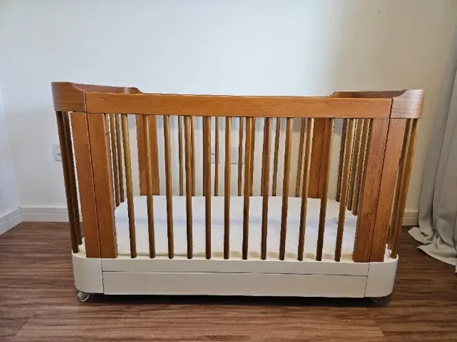 Berço Infantil com regulagem de altura