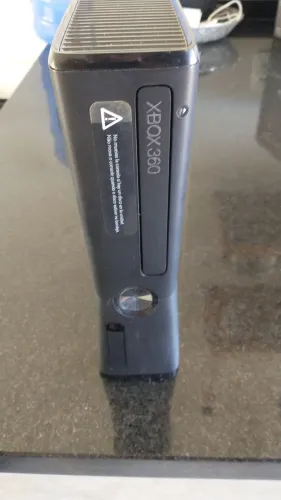 Xbox 360 (com defeito e sem o controle)