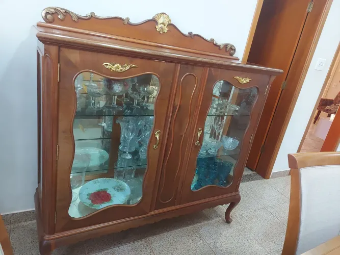 Cristaleira estilo Provençal madeira maciça  