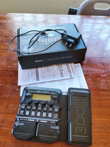 Pedaleira Zoom g1x four 