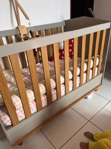Berço usado com arranhão