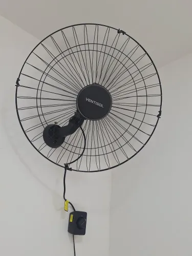 Ventilador de parede semi novo !