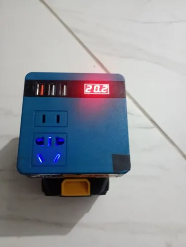 Inversor com bateria de parafusadeira 220 muito bom
