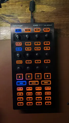 Behringer CMD DV-1 controlador