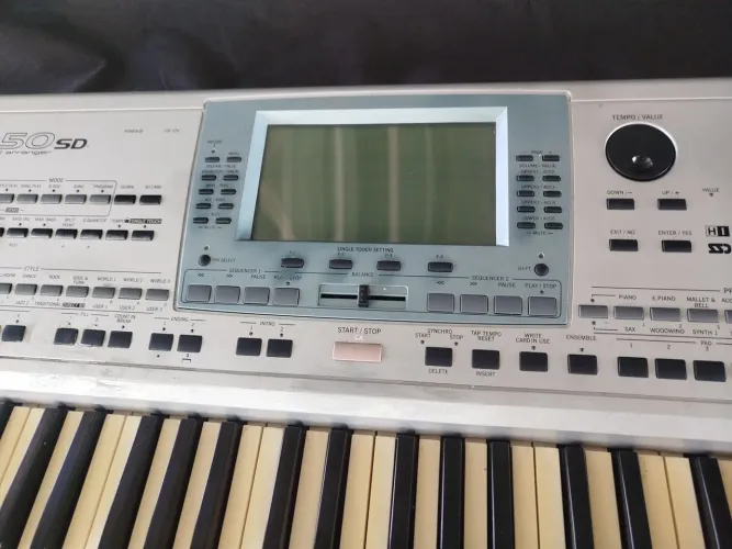 Teclado korg Pa50Sd, já ritmos instalado.