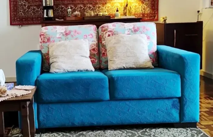 Sofá 2 lugares + poltrona em ótimo estado - R$ 800 o conjunto