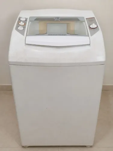 Vendo máquina de lavar Brastemp Total 9 kg, em bom estado de conservação. (COM DEFEITO)