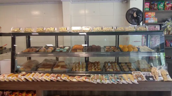 Vitrine para padaria, com todas as bandejas 