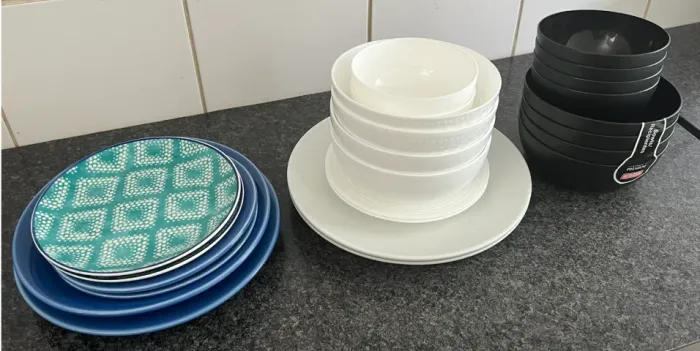 Pratos e tigelas de cozinha cerâmica - venda de mudança.