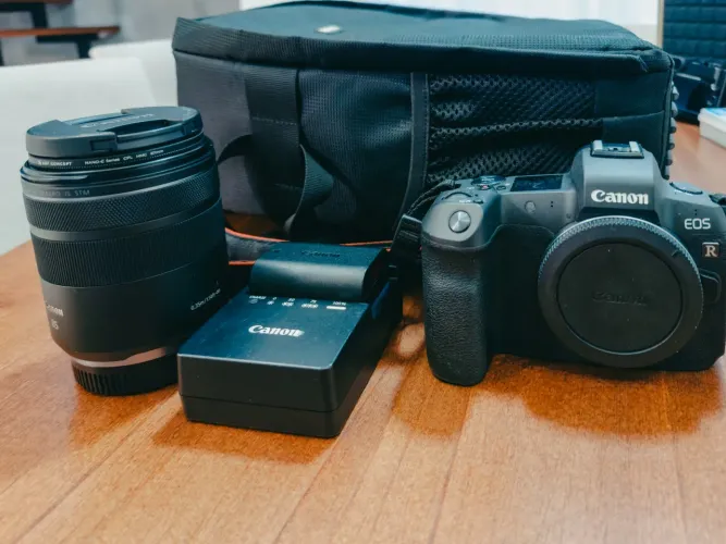 Canon EOS R + RF 85mm F2 Macro IS STM + CPL + Bolsa + Acessórios