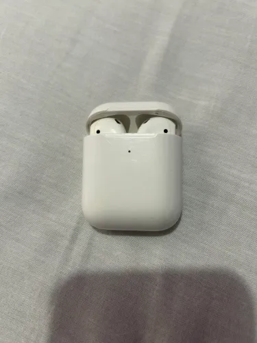 AirPods segunda geração e bateria MagSafe.