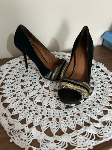 Salto alto preto e dourado TAM 37 Arezzo $80