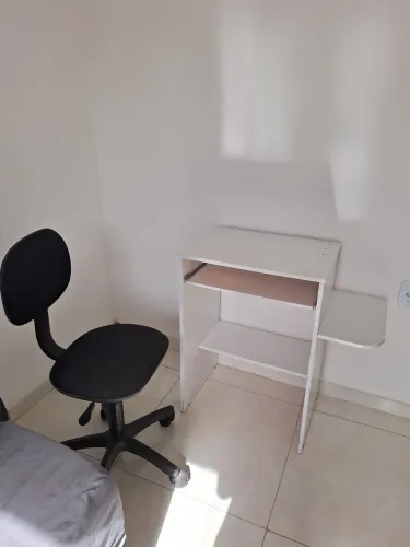 (VENDIDA) Vendo mesa + cadeira