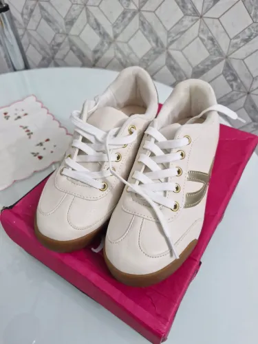 Tenis novo Num 35 off White 