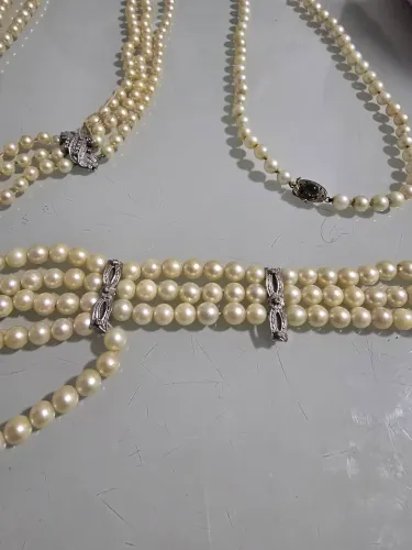 Colares e pulseira 
