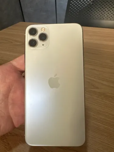 Vende-se iPhone 11 Pro Max 256 pra sair rápido!