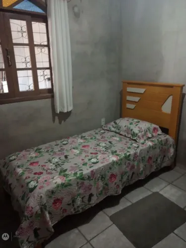 Vende-se cama de solteiro mais colchão