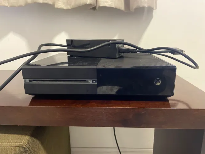 Xbox one 500g sem controle, com todos cabos