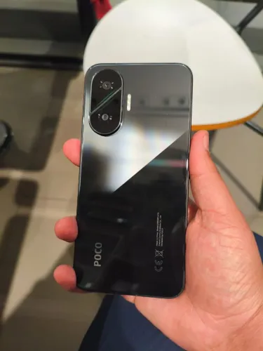 Xiaomi POCO F7 5G 512GB + 12GB RAM + Buds 6 | Impecável