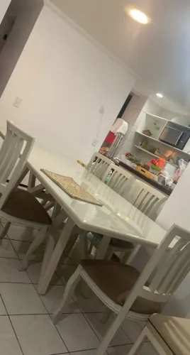 Mesa de jantar seminova com 6 cadeiras - oportunidade!