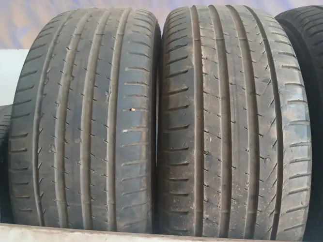 vendo 2 pneus 225/55R 18 semi novo 