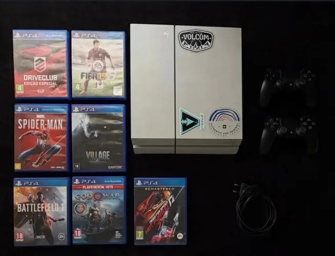 Kit: PS4 + 2 controles + 7 jogos