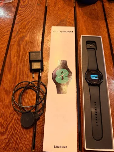Galaxy Watch 4 (bem conservado)