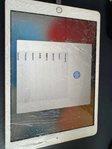 iPad 8ª geração A2270 funcionando 100% - tela quebrada