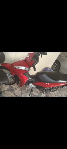 Moto super econômica, km baixo única dona, manual e chave reserva