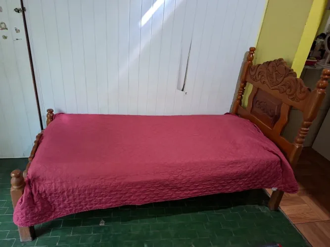 Cama de angelim + 2 colchões