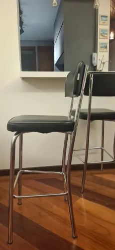 Banquetas de couro preto