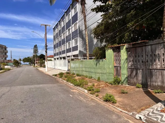 Terreno Duas Quadras da Praia no Solemar-Praia Grande