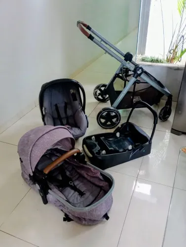 Carinho de Bebê de marca EUROPEIA de alto padrão - (Maxi-Cosi) 3 em 1 
