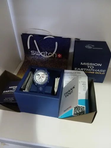 Relógio Swatch x Omega Moonswatch - Moonshine Gold Snoopy