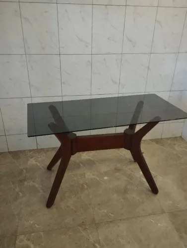 Mesa com tampo de vidro 1.30x0,60