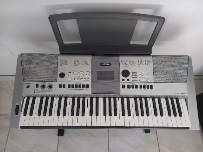 Teclado Yamaha PSR E413