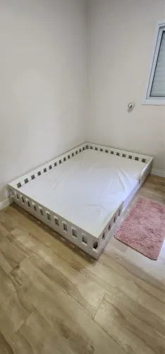 Cama casal montessoriana