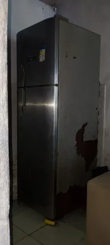 Geladeira Eletrolux Frost free precisando apenas de uma pintura, Gelando muito