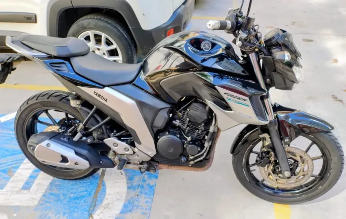 Vendo moto Fazer 250 pouco rodada e em perfeito estado