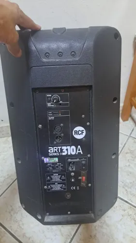 Vendo caxa amplificada RCF art310