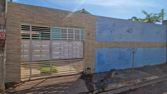 3 Quartos/ casa grande para alugar 