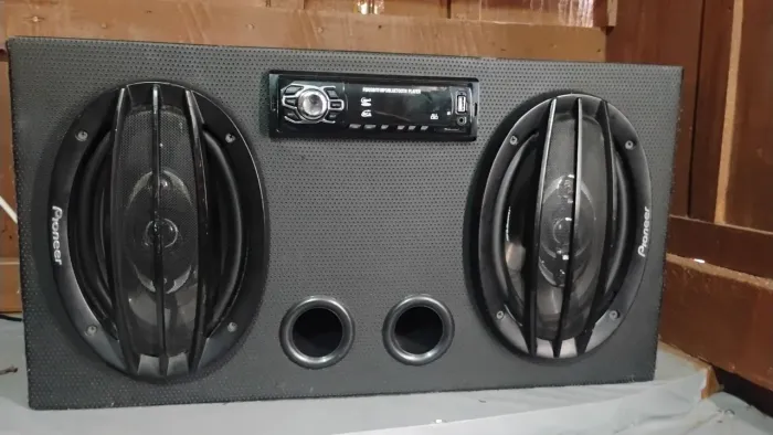 Caixa de som automotiva residêncial