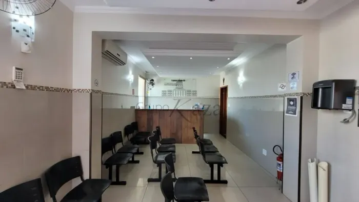 Casa Comercial - Consultório - Vila Pinheiro - 144m².