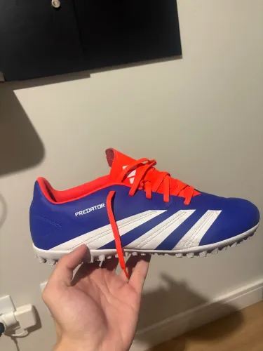 Chuteira adidas predator azul