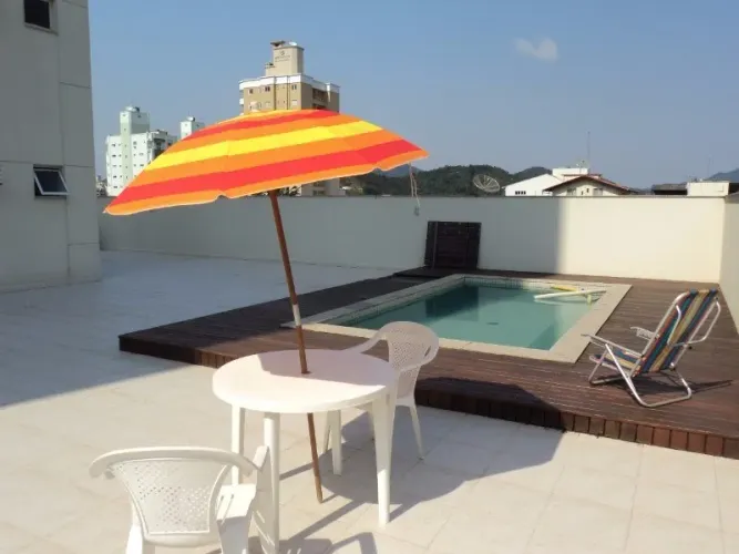 LINDO APARTAMENTO COM PISCINA PRIVATIVA E CHURRASQUEIRA EM BALNEÁRIO CAMBORIÚ