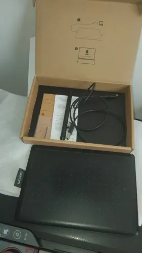 Mesa Digitalizadora One by Wacom CTL-472 Pequena ? Completa na Caixa
